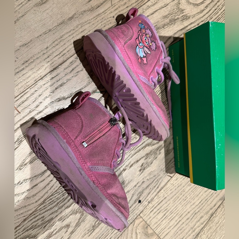 Abby & Elmo x UGGS boots - used size US 9